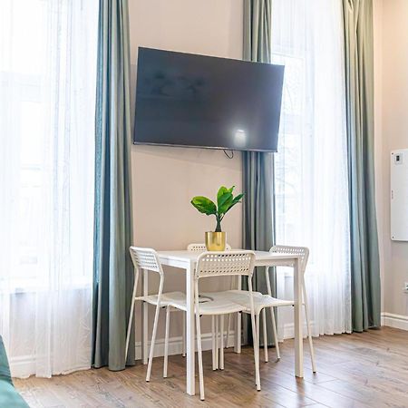 Stylish Studio Apartment Wiener Stadthalle Bagian luar foto