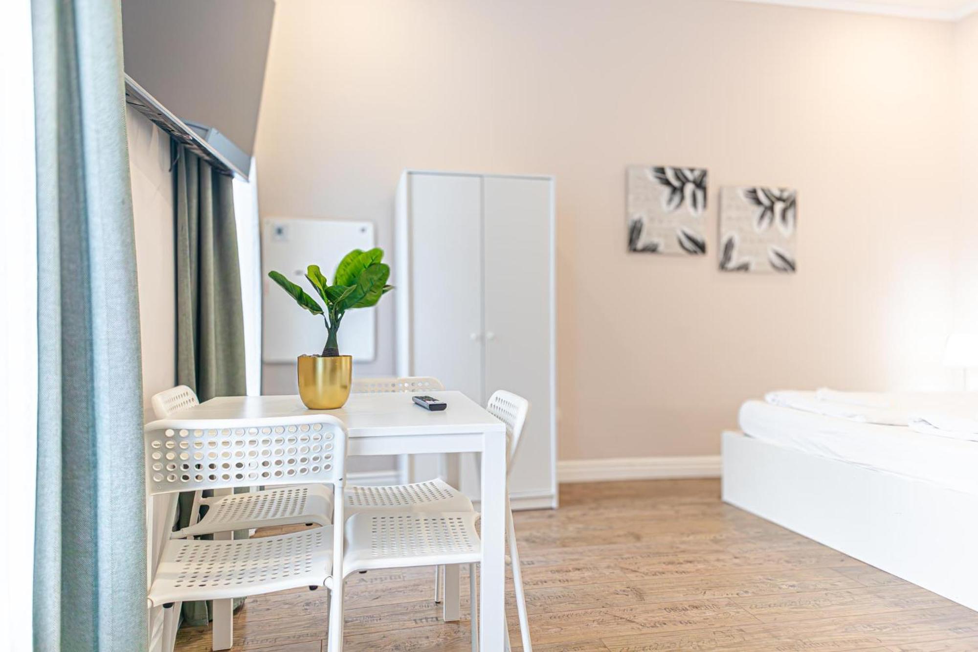Stylish Studio Apartment Wiener Stadthalle Bagian luar foto