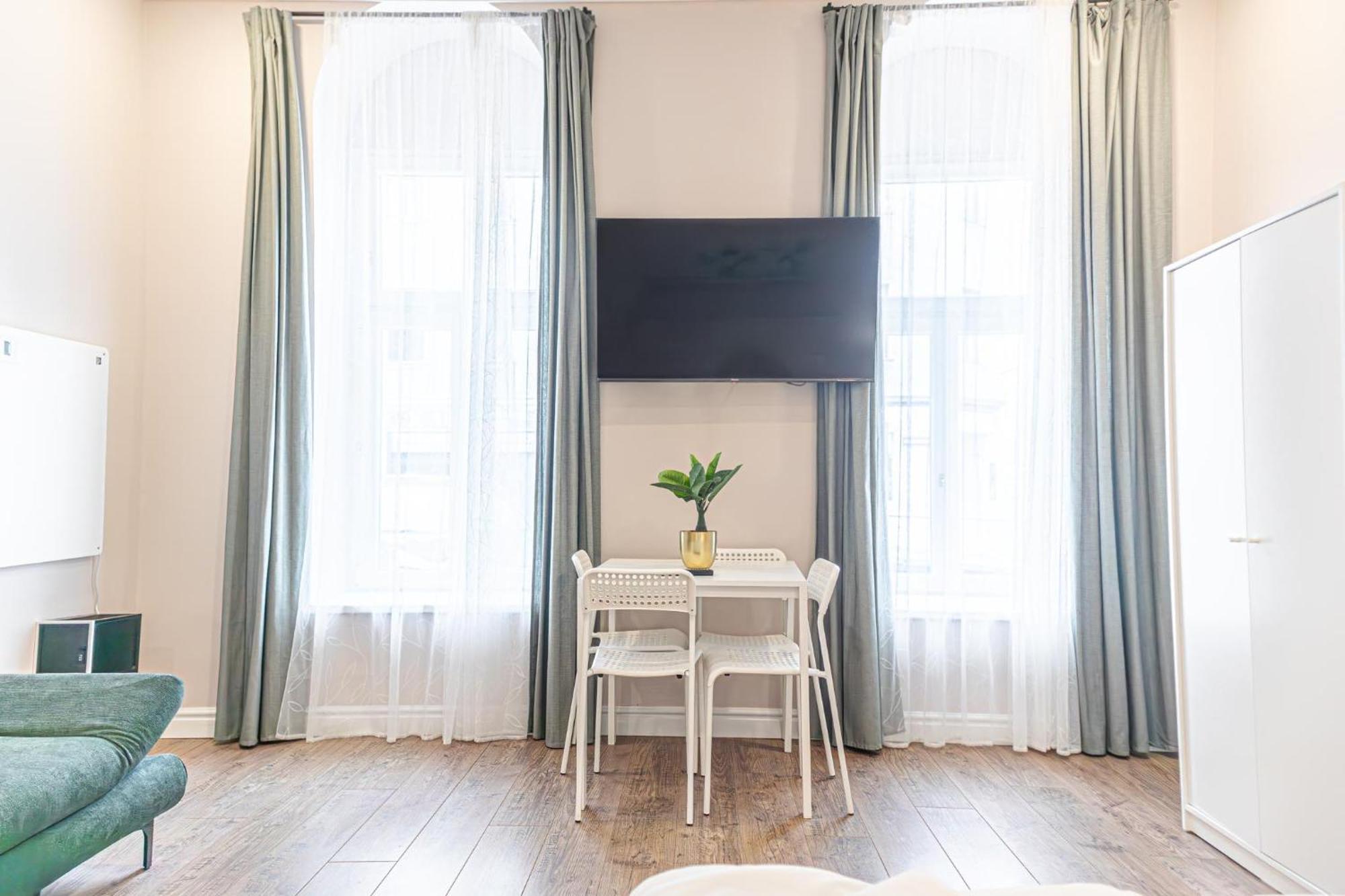 Stylish Studio Apartment Wiener Stadthalle Bagian luar foto