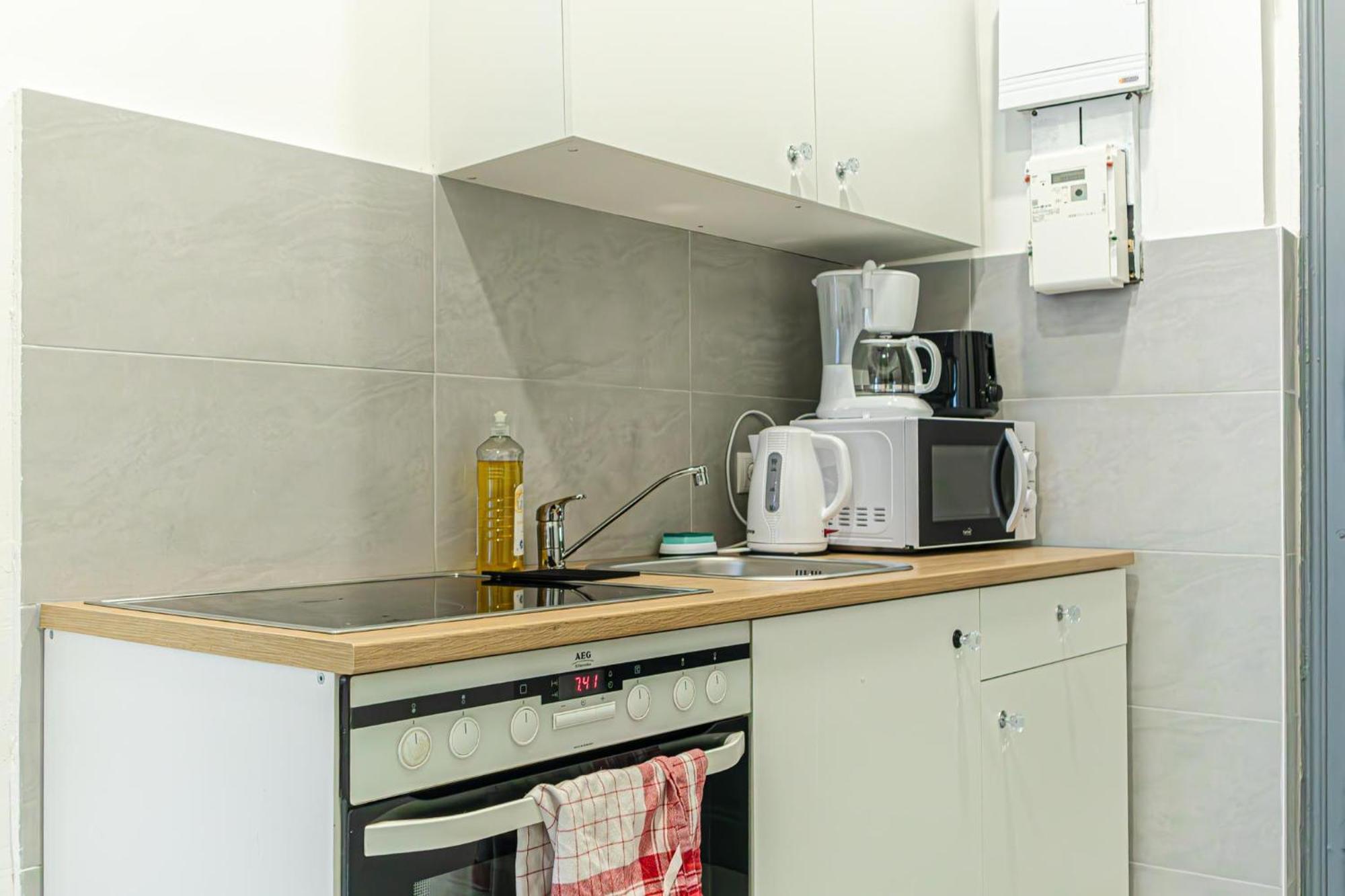 Stylish Studio Apartment Wiener Stadthalle Bagian luar foto