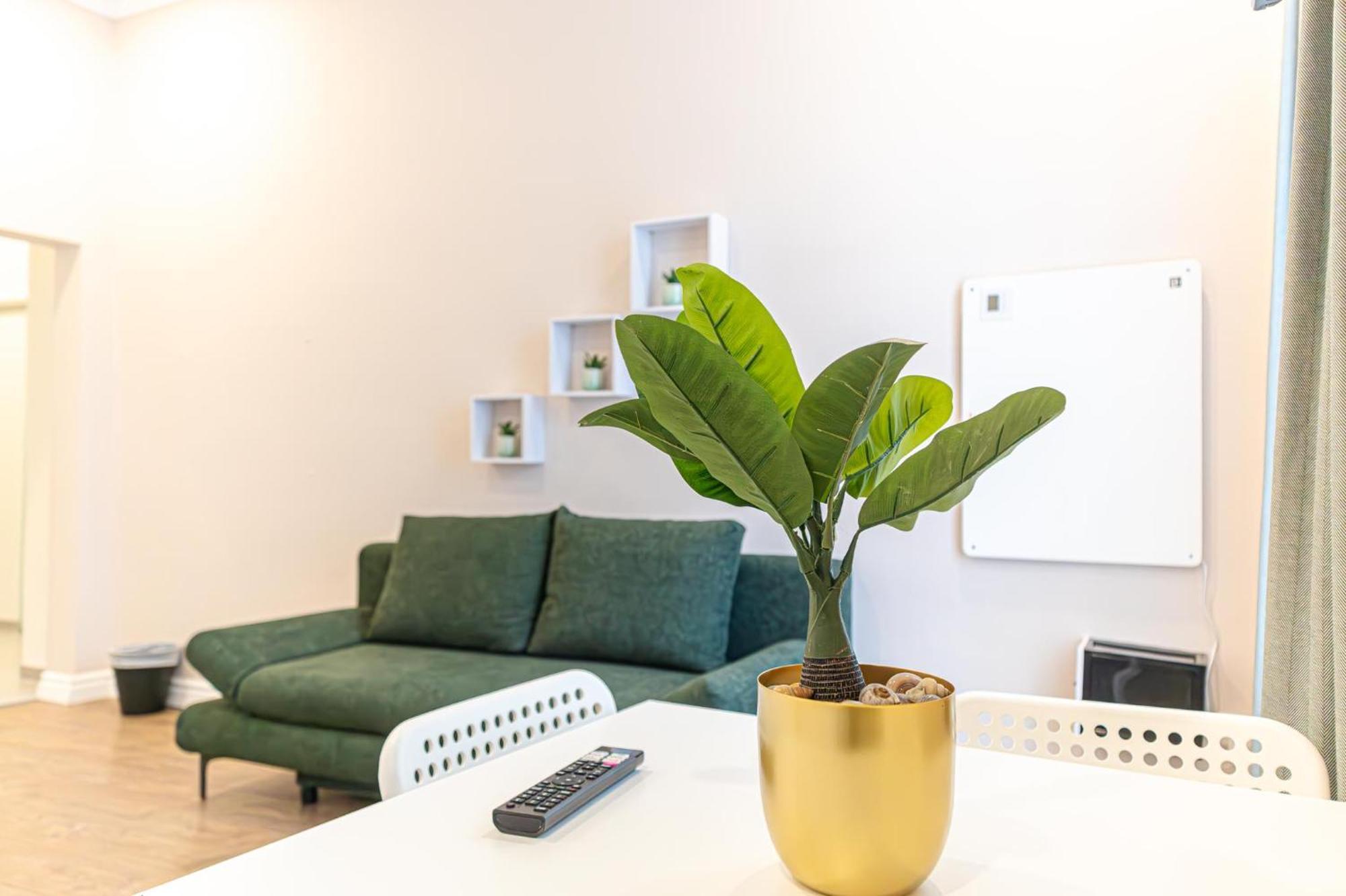 Stylish Studio Apartment Wiener Stadthalle Bagian luar foto