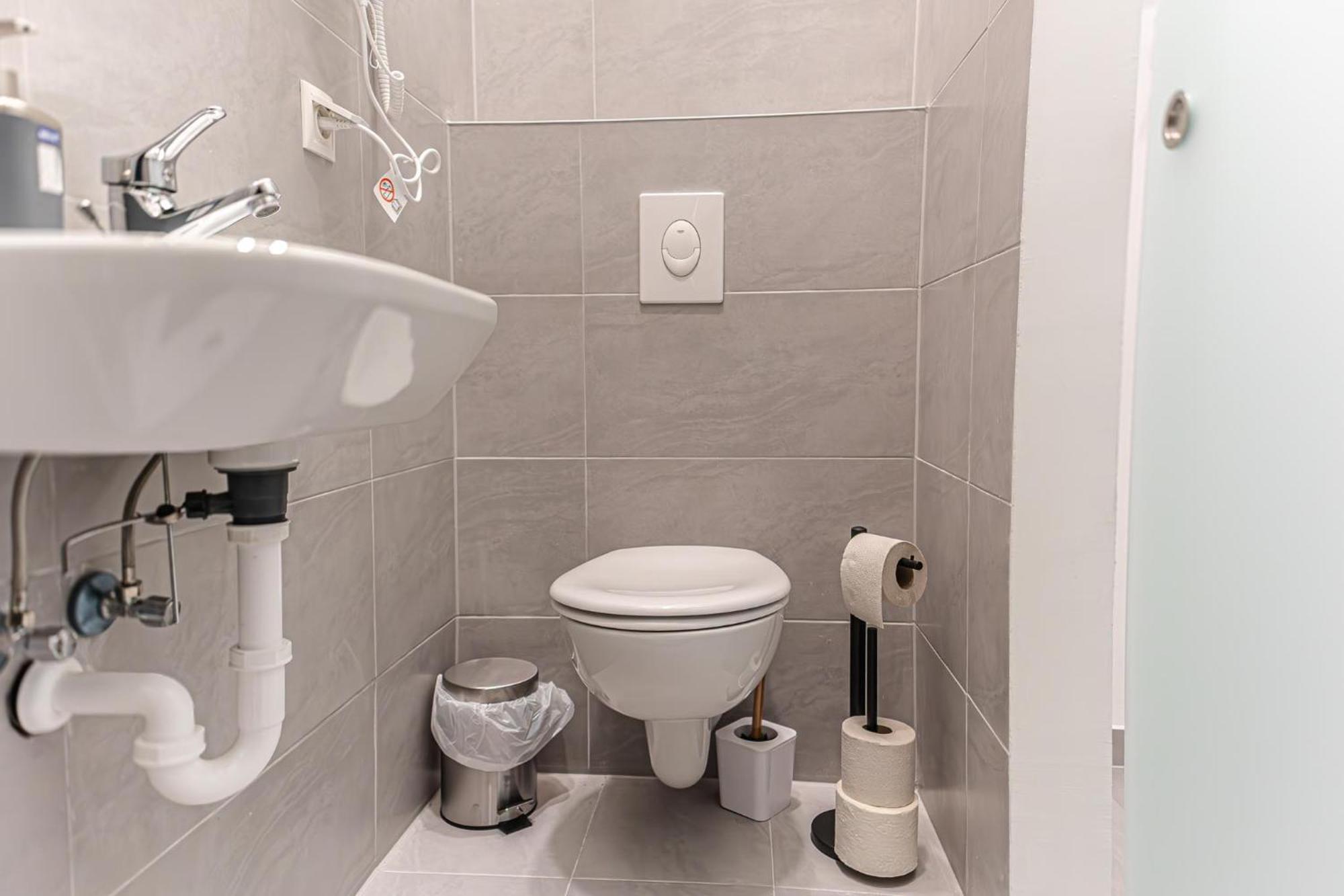 Stylish Studio Apartment Wiener Stadthalle Bagian luar foto
